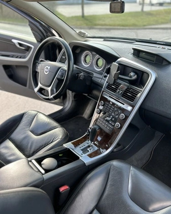 Volvo XC 60 cena 46500 przebieg: 340000, rok produkcji 2010 z Piaseczno małe 211